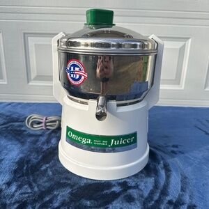 Omega Juicer